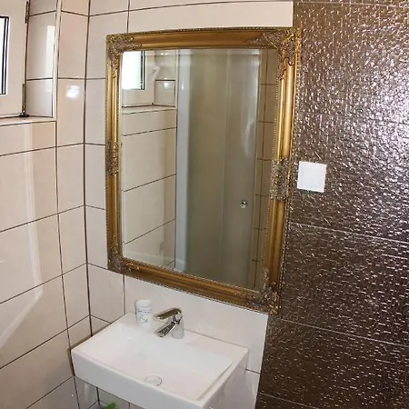 吉亚迪诺公寓 * 赫瓦尔