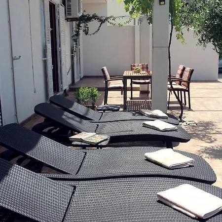 Giardino Apartment